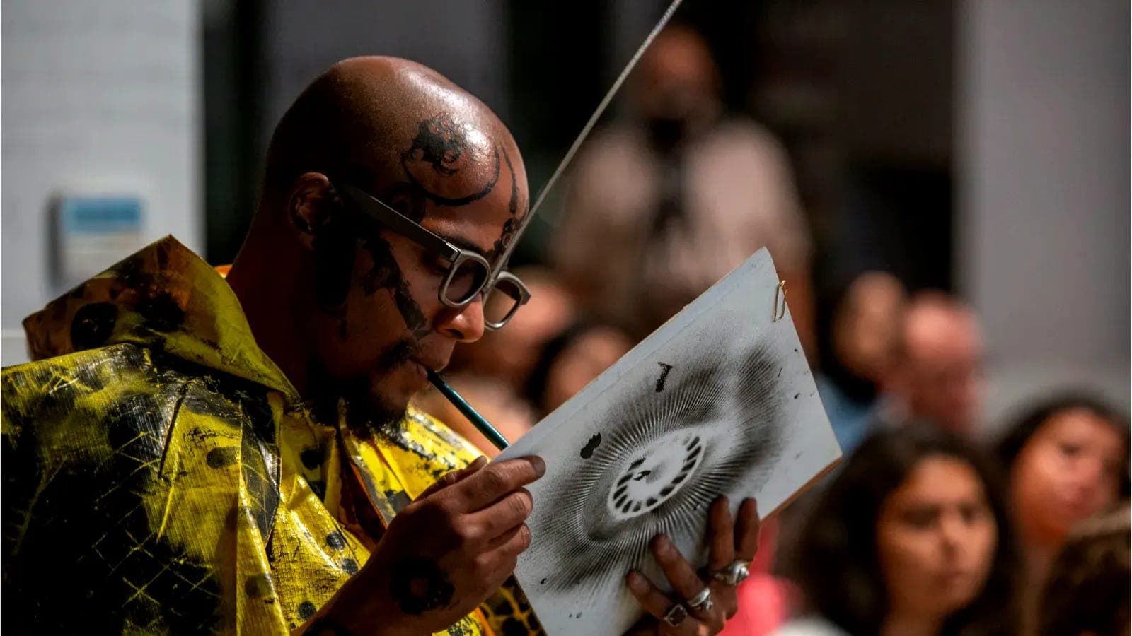 Juicy Artist: How Dig Ferreira Turned Grief into a Mouth-Held Brush and Built Four Pillars of His Art